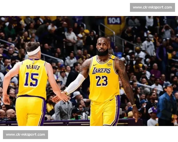 湖人新主豪掷千金，詹皇冲冠再添强援！