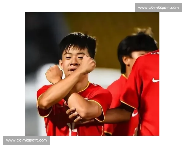 巴顿时隔四年重返国足！边路多面手或成佩家军战术奇兵