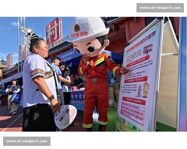 洪水中的生命托举：榕江消防员用身躯筑起 “避风港”